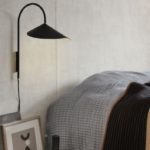 applique-murale-noire-minimaliste-fermliving-arum-wall-lamp-black