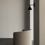 applique-murale-noir-minimaliste-menu-cast-sconce-wall-lamp